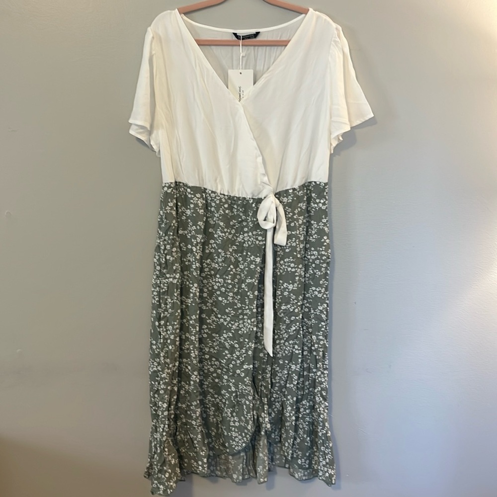NWT Bloomchic dress women’s 10, faux wrap